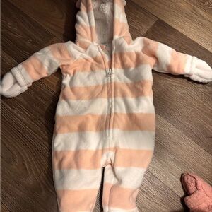 ☀️Old Navy Peach and White Striped Kids Footie☀️